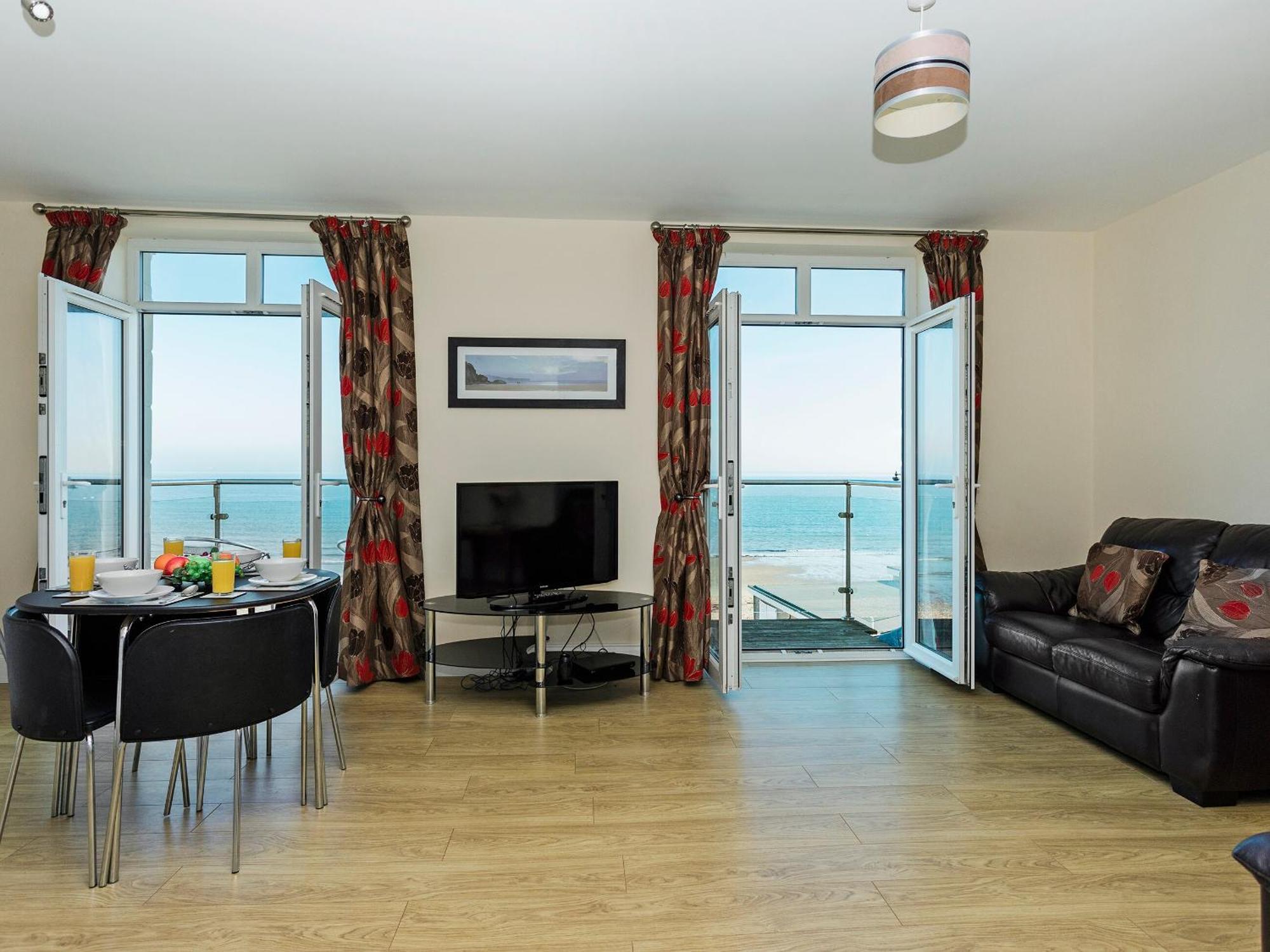 Sunny Beach Apartments Shanklin Kültér fotó