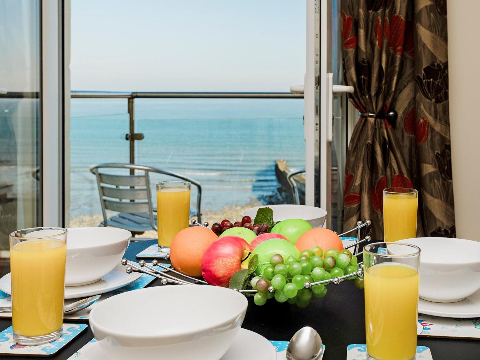 Sunny Beach Apartments Shanklin Kültér fotó