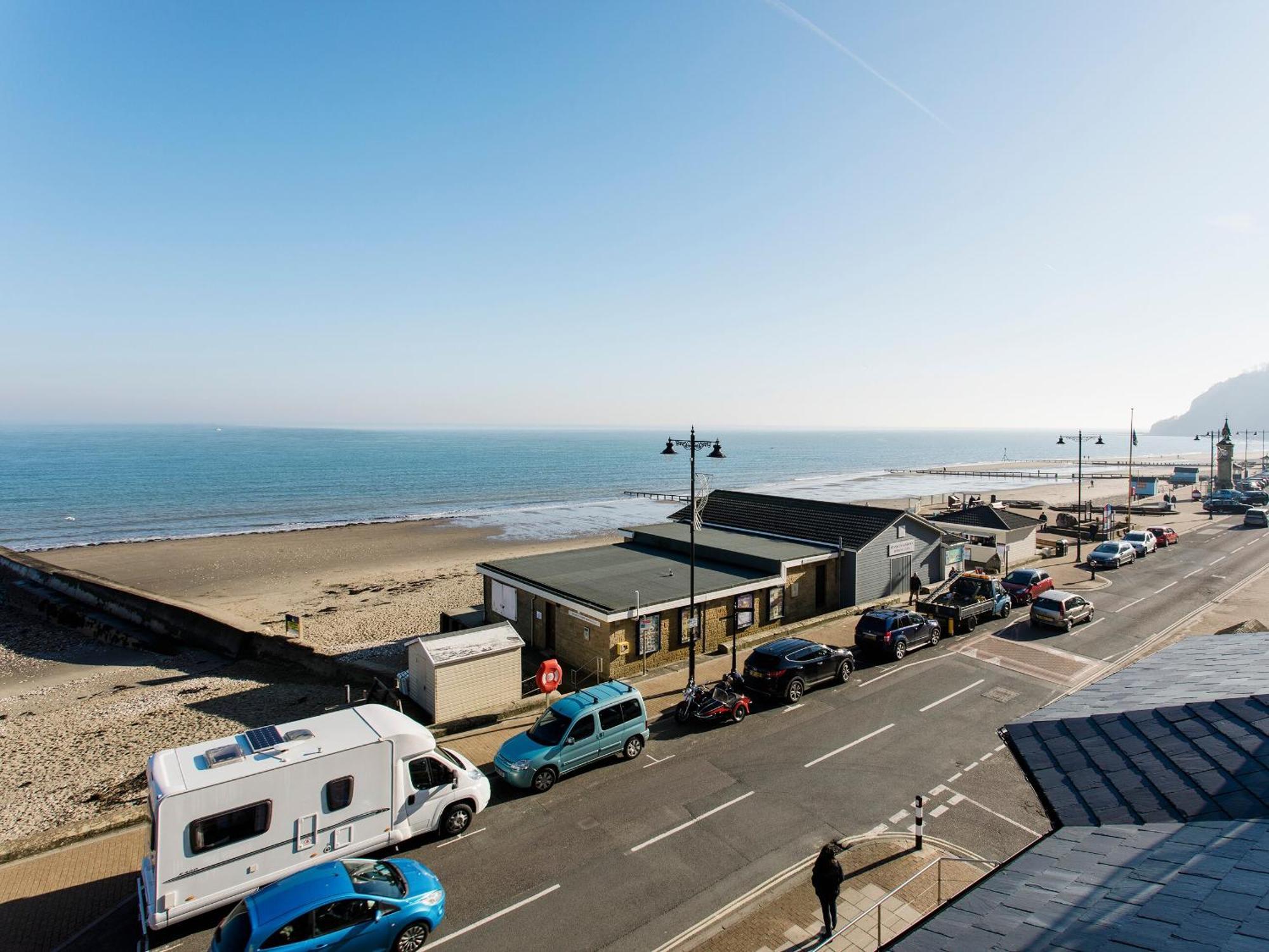 Sunny Beach Apartments Shanklin Kültér fotó