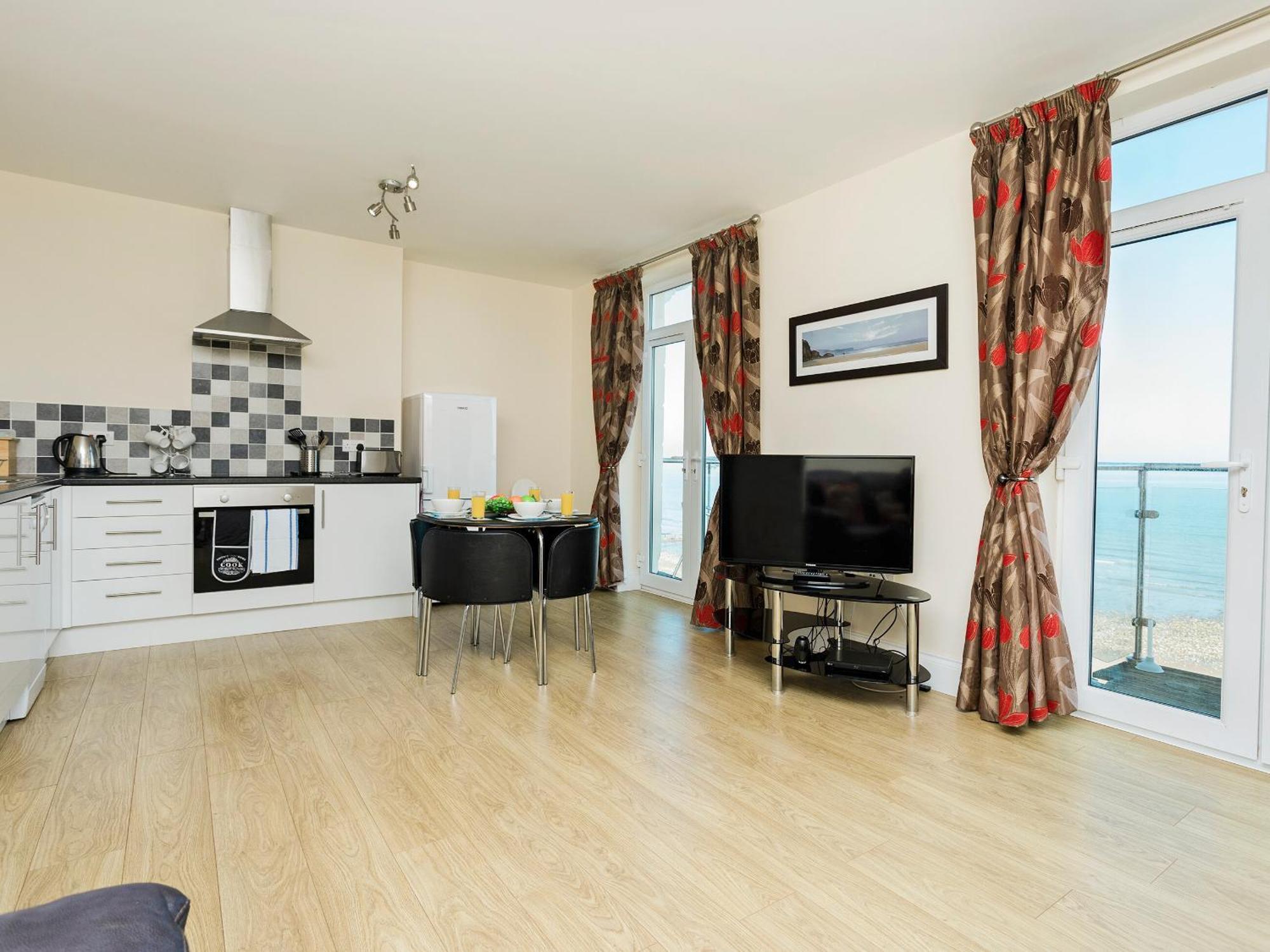 Sunny Beach Apartments Shanklin Kültér fotó