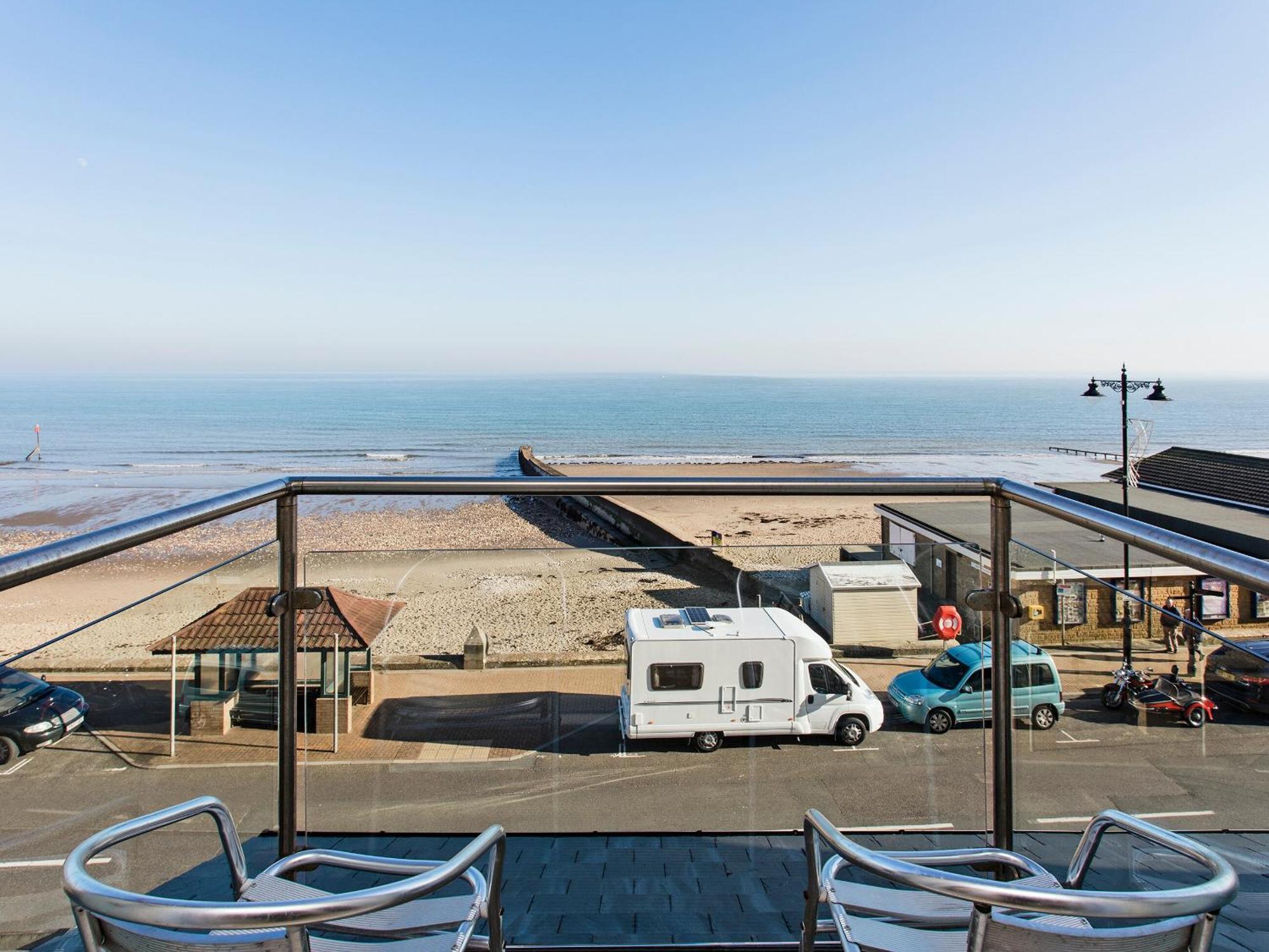Sunny Beach Apartments Shanklin Kültér fotó