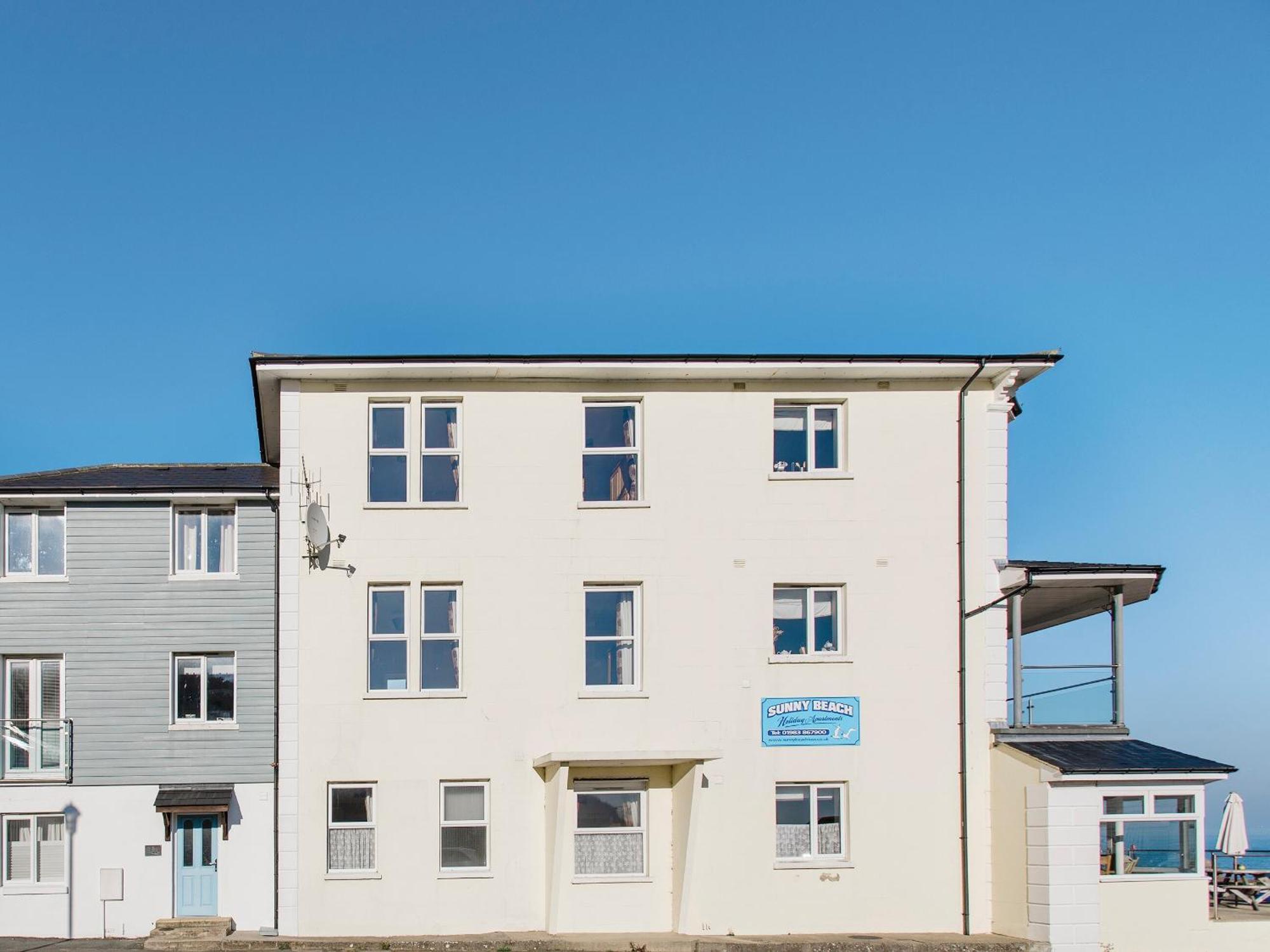 Sunny Beach Apartments Shanklin Kültér fotó