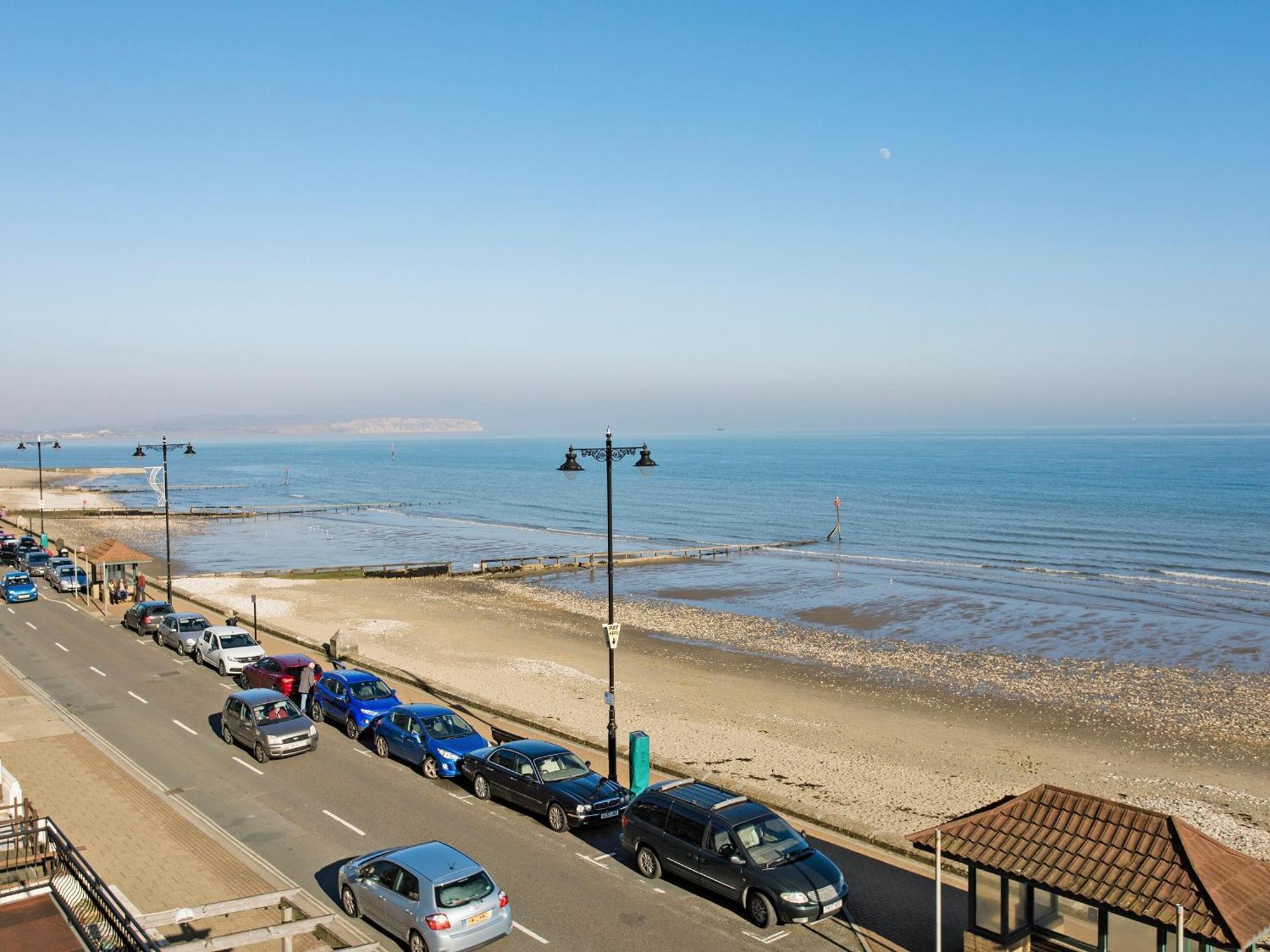 Sunny Beach Apartments Shanklin Kültér fotó