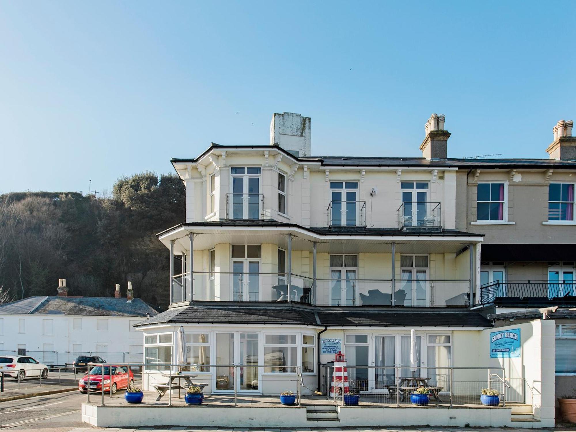 Sunny Beach Apartments Shanklin Kültér fotó